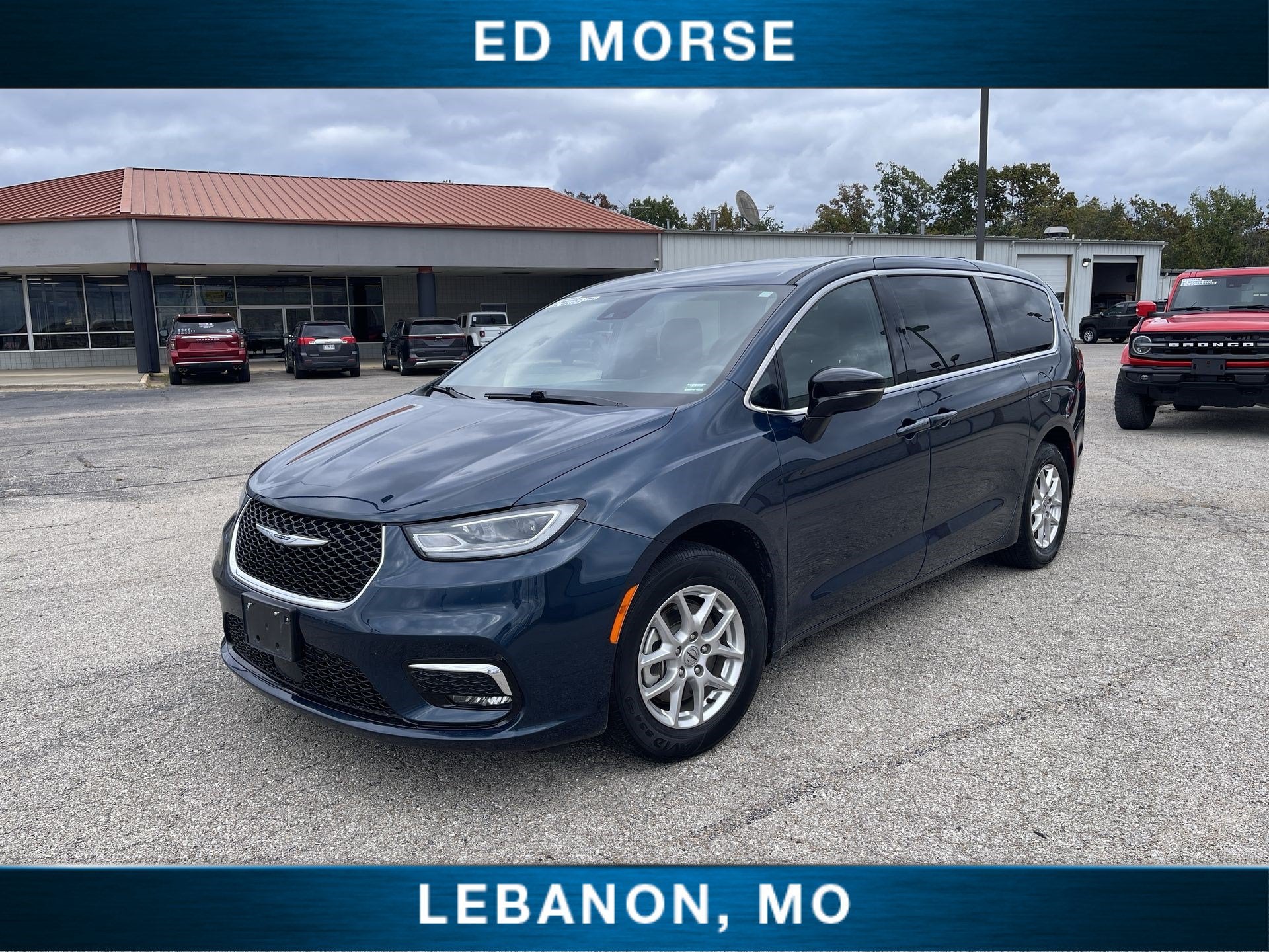 2025 Chrysler Pacifica Select