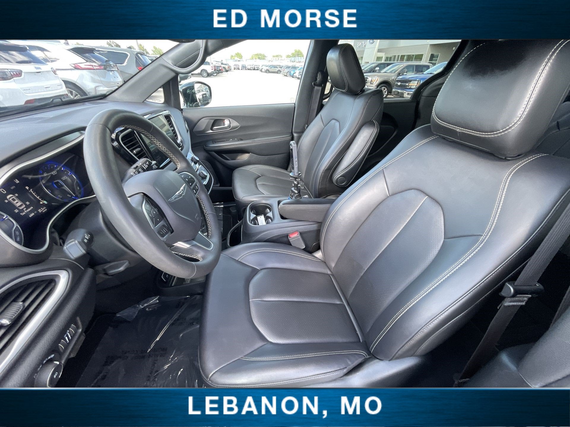 2025 Chrysler Pacifica Select