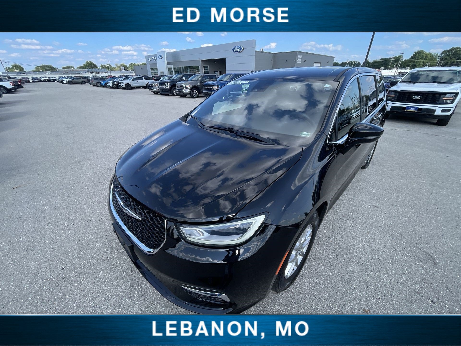 2025 Chrysler Pacifica Select
