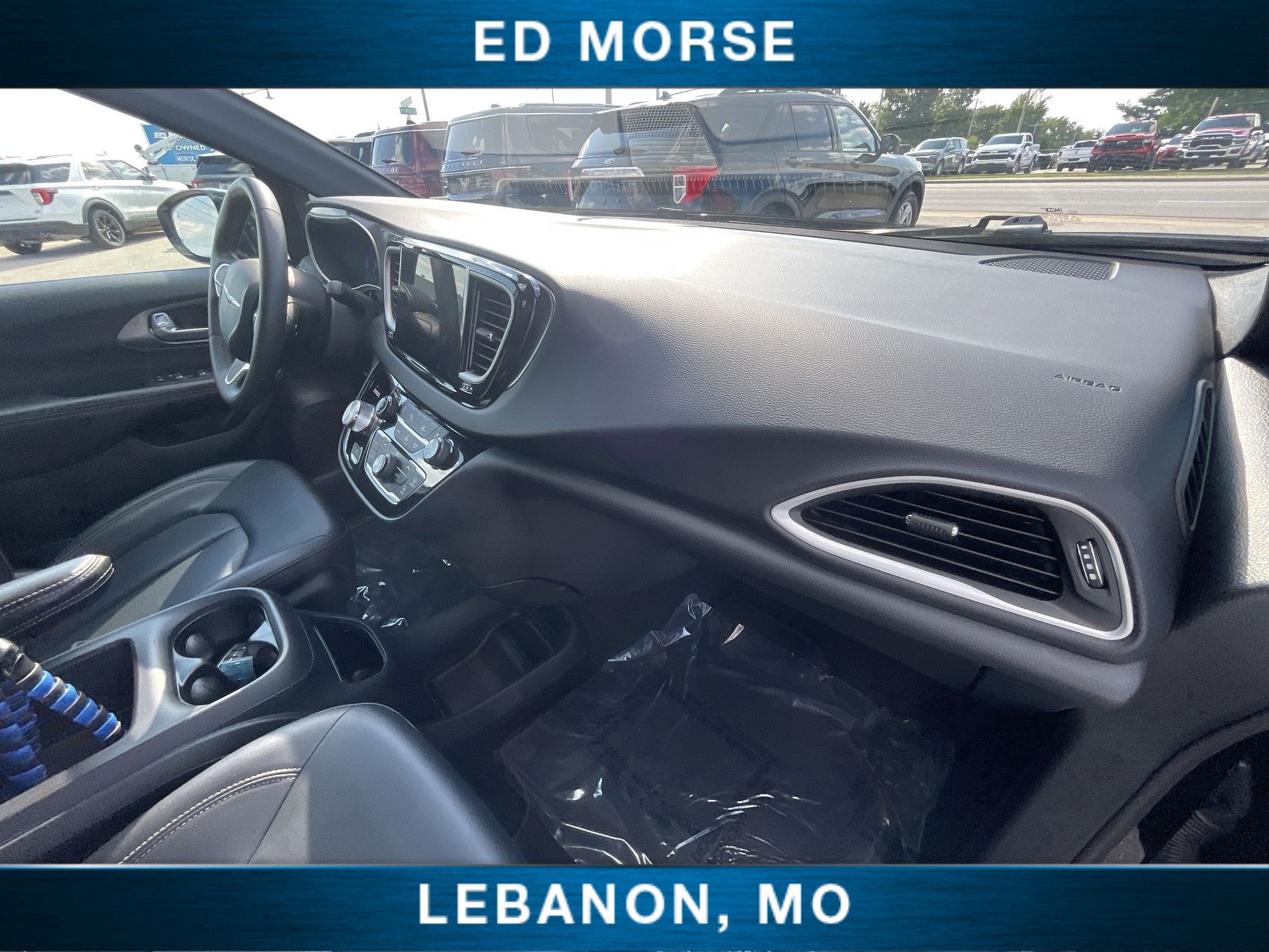 2025 Chrysler Pacifica Select