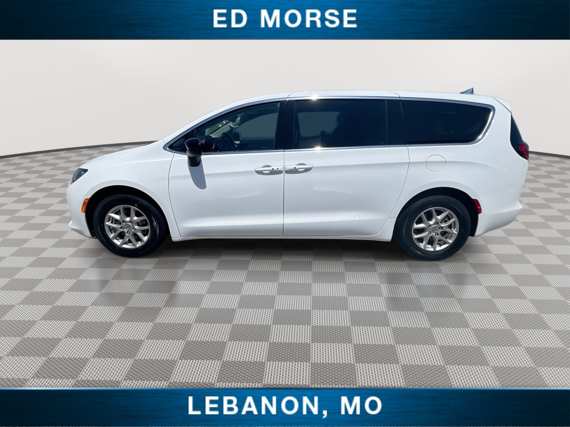 2024 Chrysler Voyager LX
