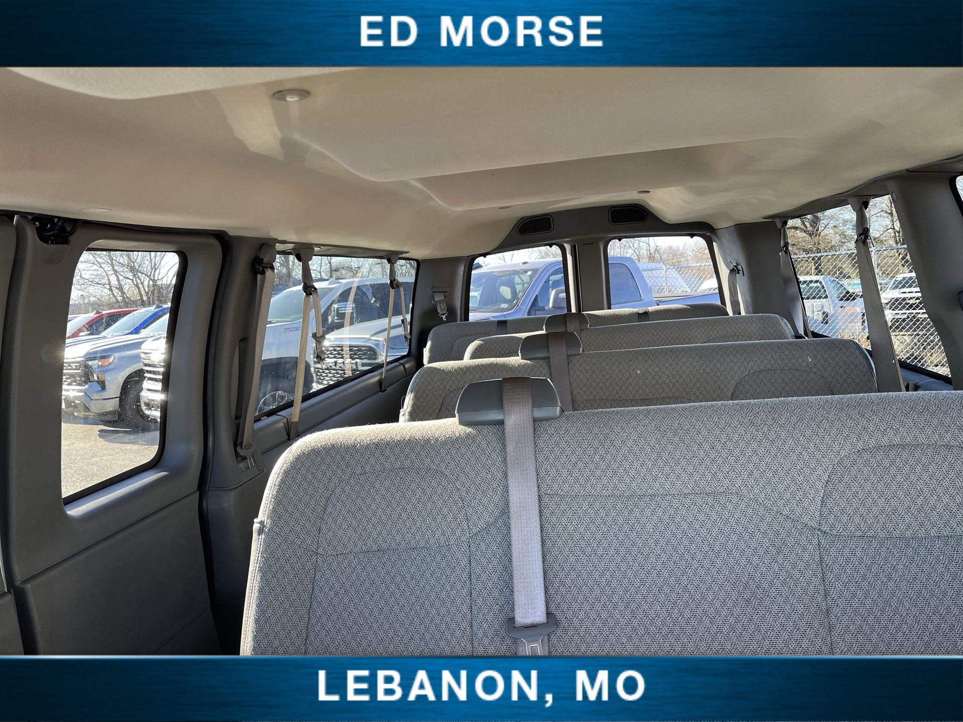 2025 Chevrolet Express Passenger 3500 1LT