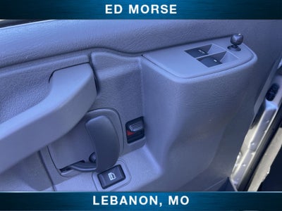 2025 Chevrolet Express Passenger 3500 1LT