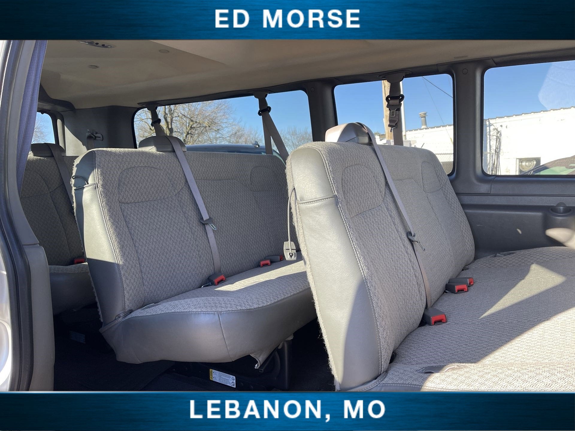 2025 Chevrolet Express Passenger 3500 1LT
