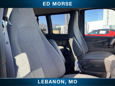 2025 Chevrolet Express Passenger 3500 1LT