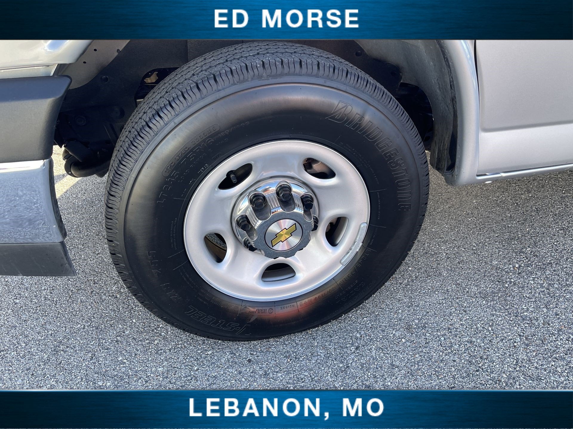 2025 Chevrolet Express Passenger 3500 1LT