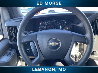 2025 Chevrolet Express Passenger 3500 1LT