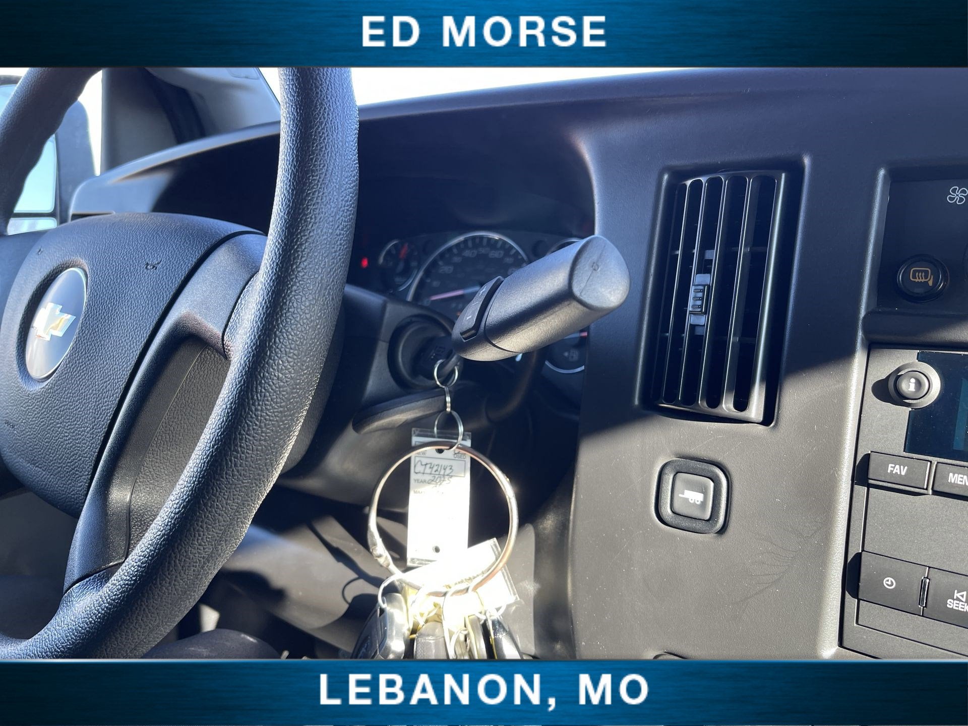 2025 Chevrolet Express Passenger 3500 1LT