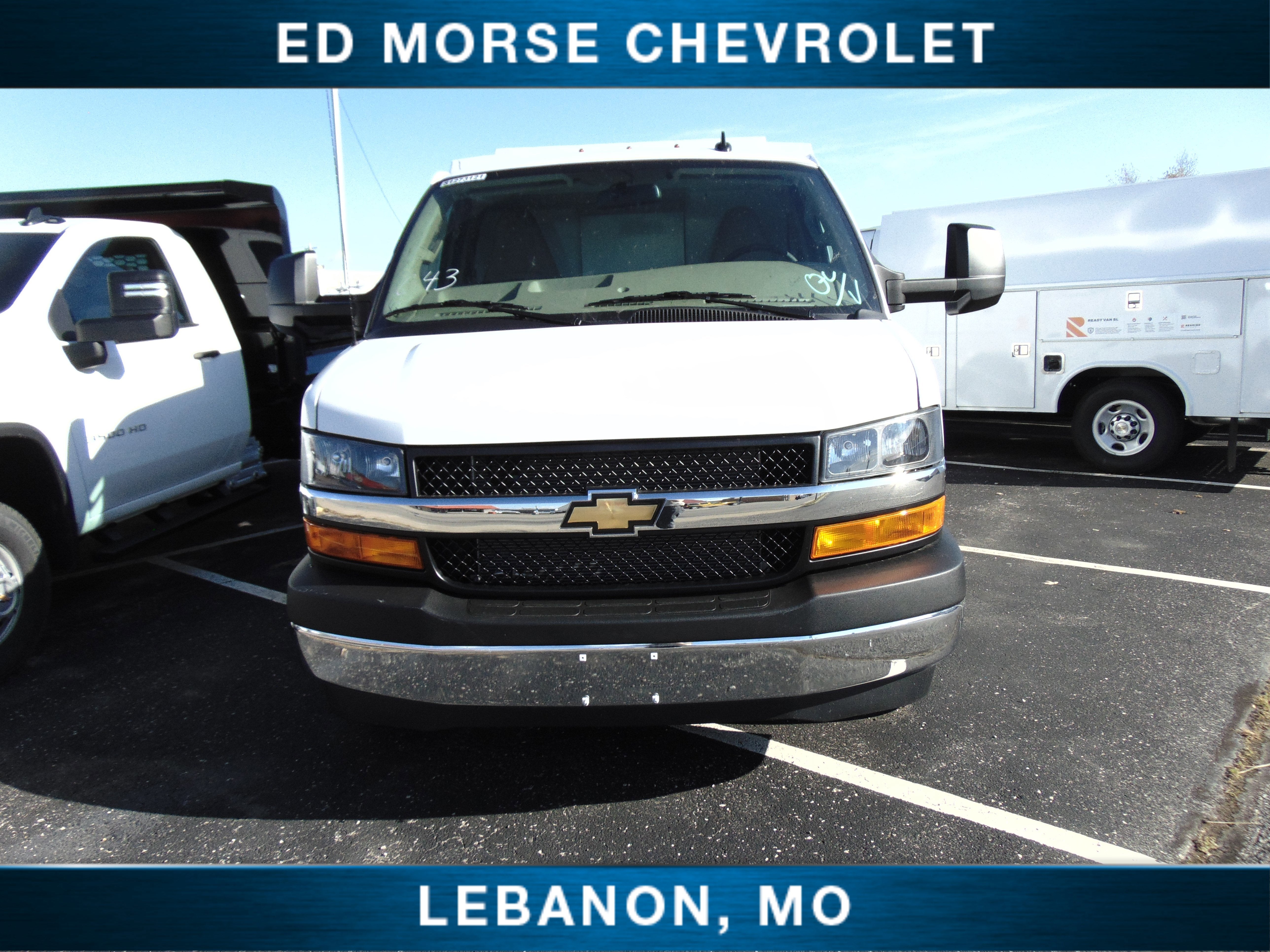 2025 Chevrolet Express Cutaway 3500 1WT