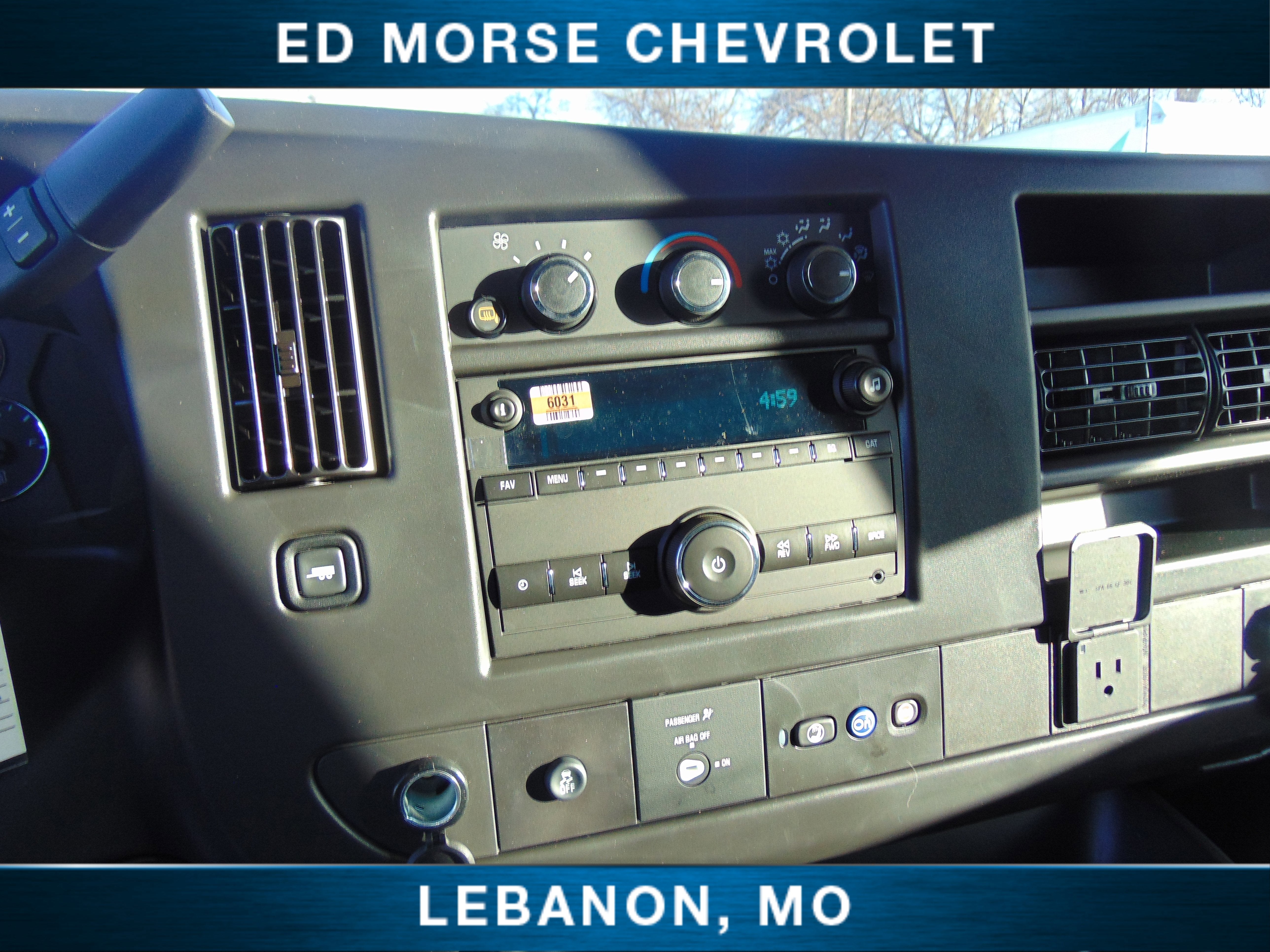 2025 Chevrolet Express Cargo 3500 WT