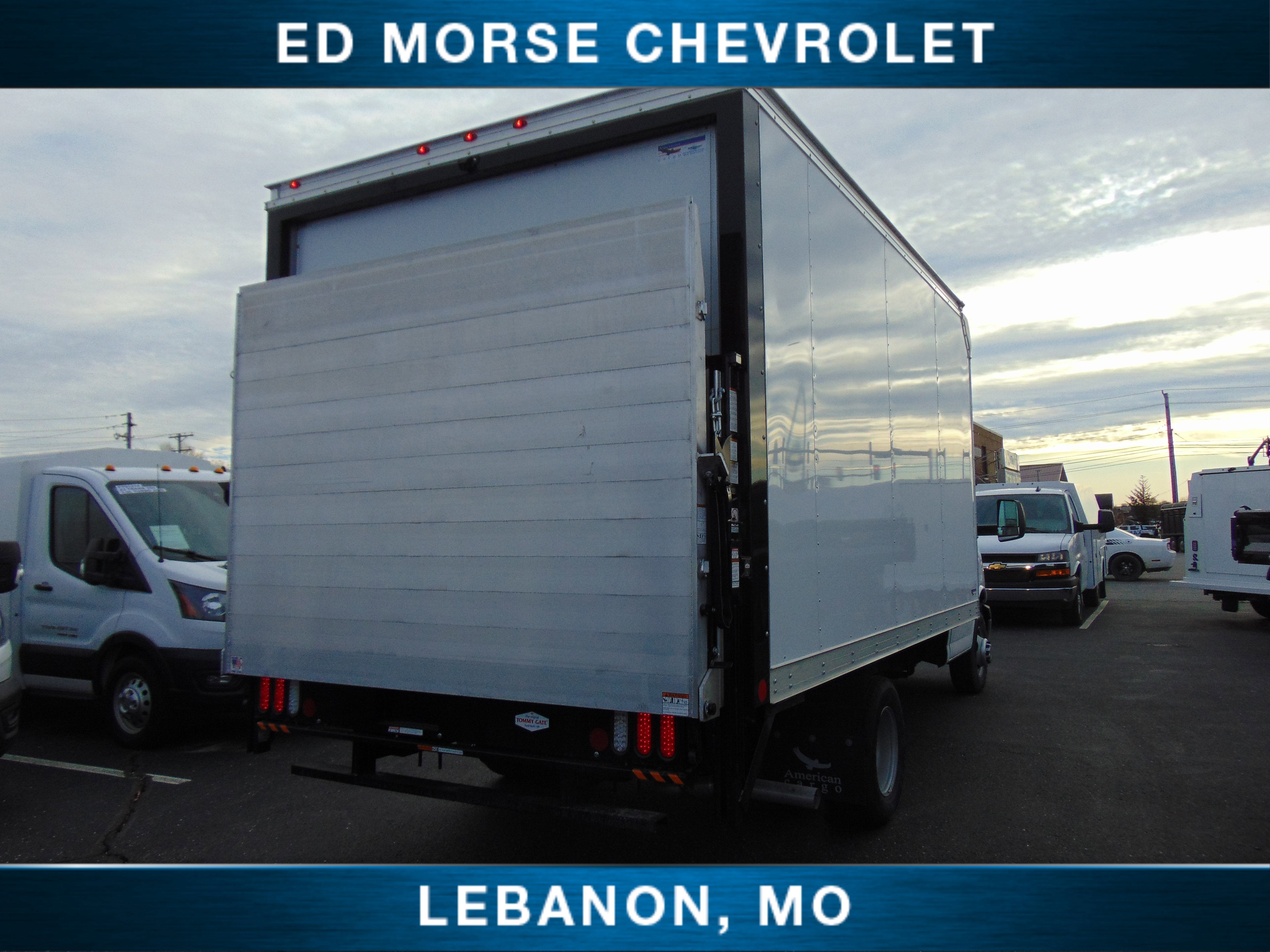 2025 Chevrolet Express Cutaway 3500 1WT