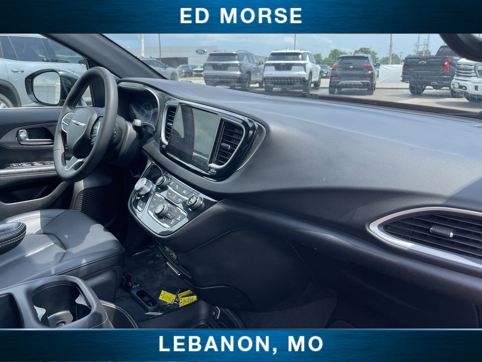 2025 Chrysler Pacifica Select