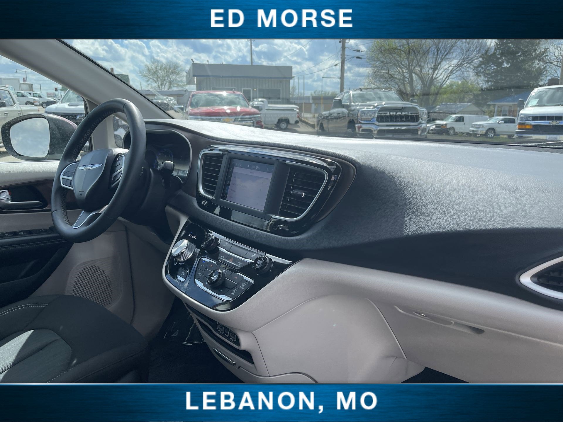 2023 Chrysler Voyager LX