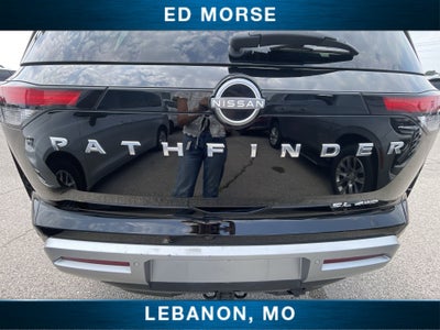 2023 Nissan Pathfinder SL 4WD